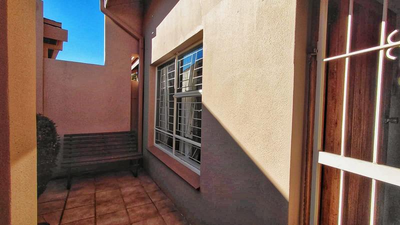2 Bedroom Property for Sale in Langenhovenpark Free State